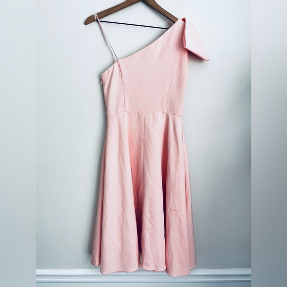 Gal Meets Glam Yvonne One Shoulder Bow Dress fairy 4 - Picture 3 of 6
